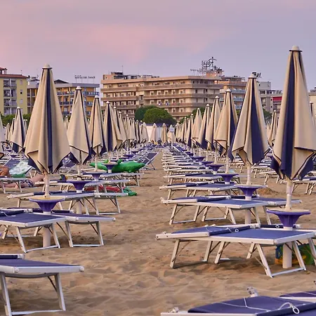 Διαμέρισμα Bright Sea Front With Terrace-beahost